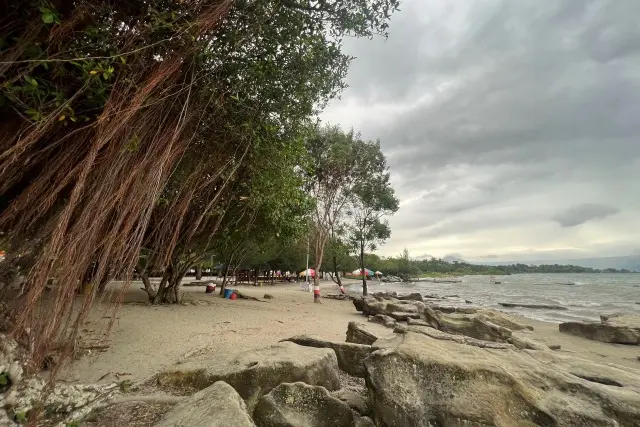 Daya Tarik Pantai Batu Hoda