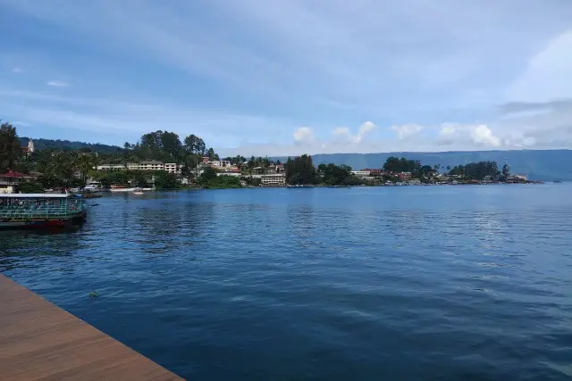 Daya Tarik Pantai Bebas Parapat