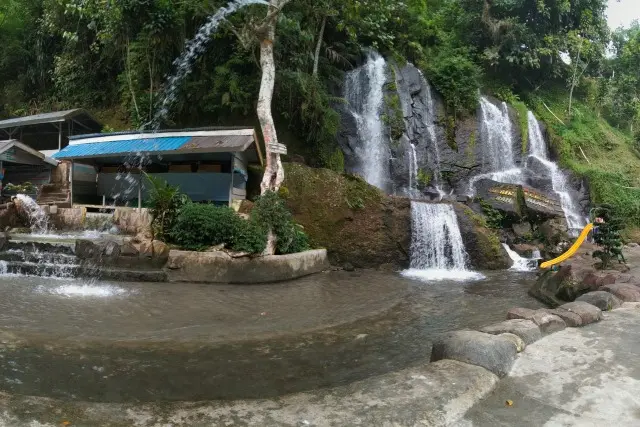 Fasilitas Air Terjun Bah Biak