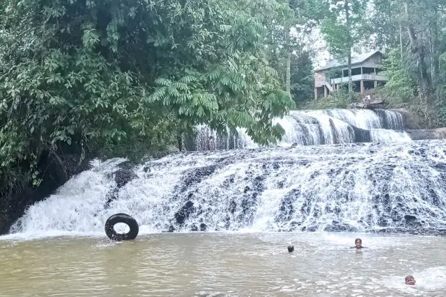 Fasilitas Air Terjun Caroce