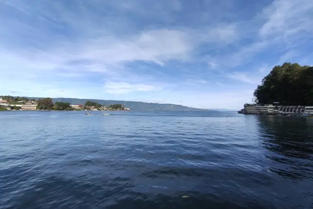 Fasilitas Pantai Bebas Parapat