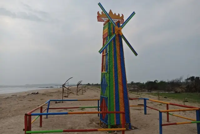 Fasilitas Pantai Kedu Warna