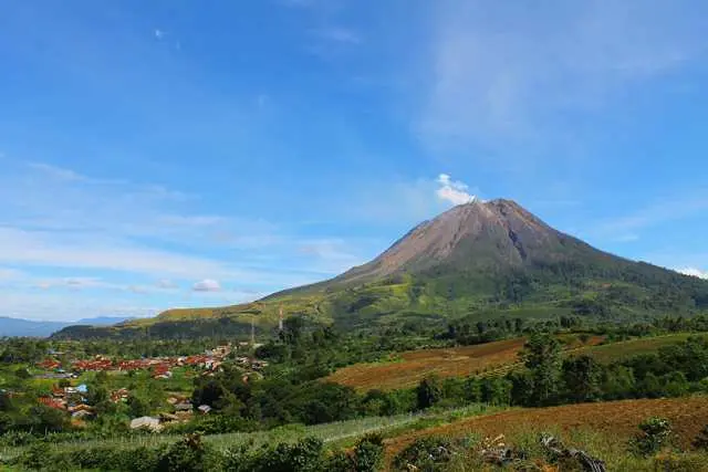 Gunung Sinabung, Menikmati Panorama Alam Eksotis dari Dataran Tinggi Karo