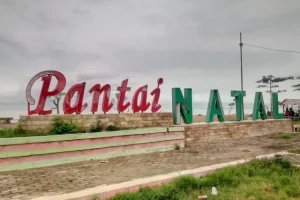 Pantai Natal, Pantai Pasir Putih dengan Barisan Pohon Cemara Indah di Mandailing Natal