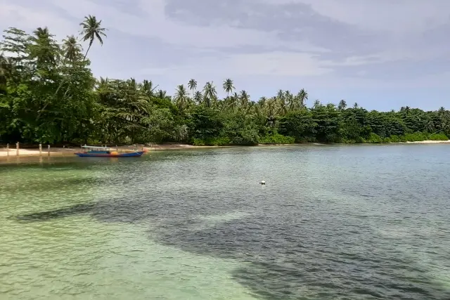 Aktivitas Seru Pantai Teluk Bengkuang