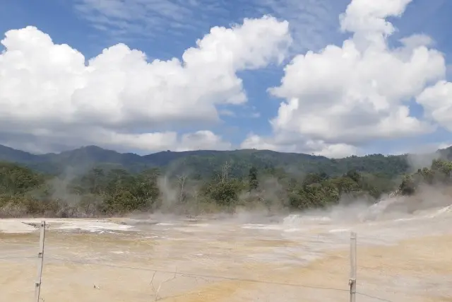 Aktivitas di Kawah Nirwana Suoh Lampung