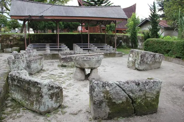 Batu Kursi Raja Siallagan, Destinasi Sejarah dengan Delapan Unit Rumah Batak di Samosir
