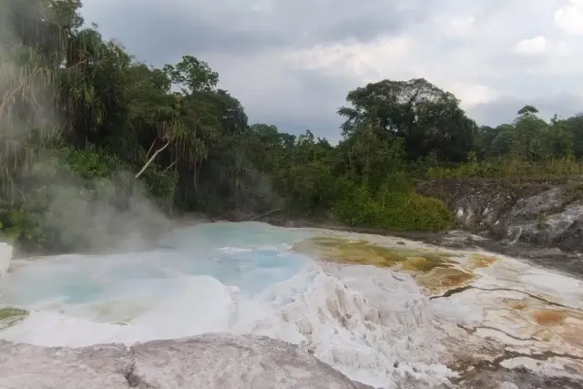 Daya Tarik di Kawah Putih Tinggi Raja