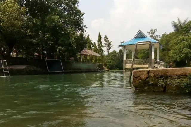 Daya Tarik di Pemandian Alam Sejuk