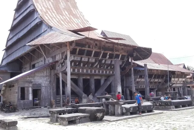 Fasilitas Desa Bawomataluo