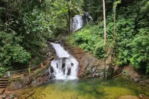 Daya Tarik Air Terjun Rampa