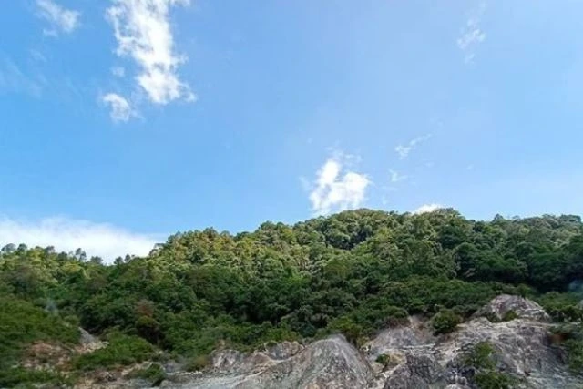 Daya Tarik Gunung Sibualbuali