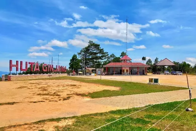 Daya Tarik Puncak Huta Ginjang
