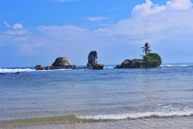 Fasilitas Pantai Karang Bebai