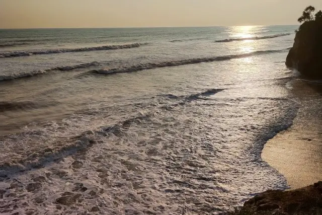 Alamat Pantai Sekunyit