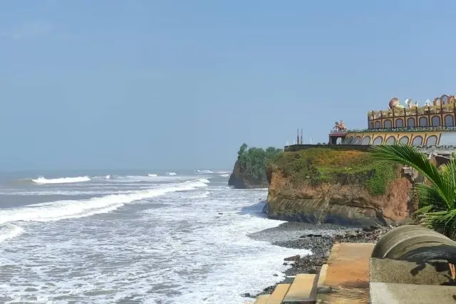 Daya Tarik Pantai Sekunyit