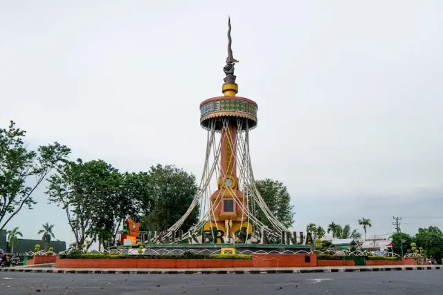 Daya Tarik Tugu Keris Siginjai