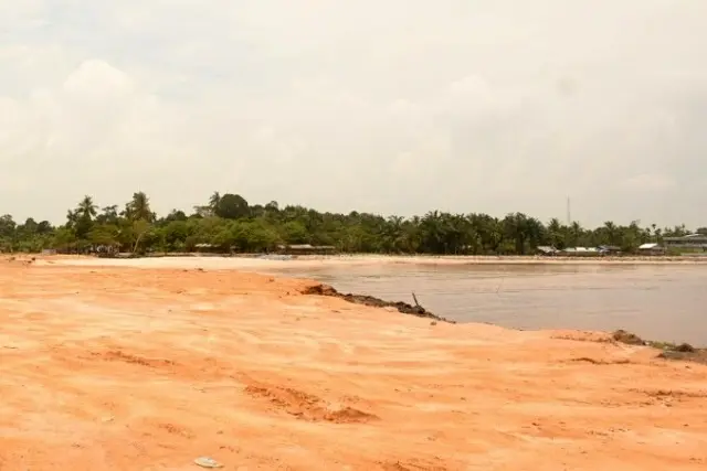 Fasilitas Pantai Koneng
