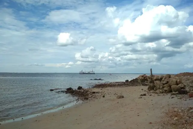 Kegiatan Menarik Pantai Koneng