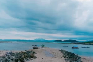 Daya Tarik Pantai Tanjung Selaki