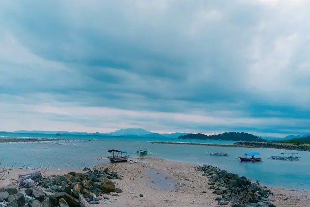 Daya Tarik Pantai Tanjung Selaki