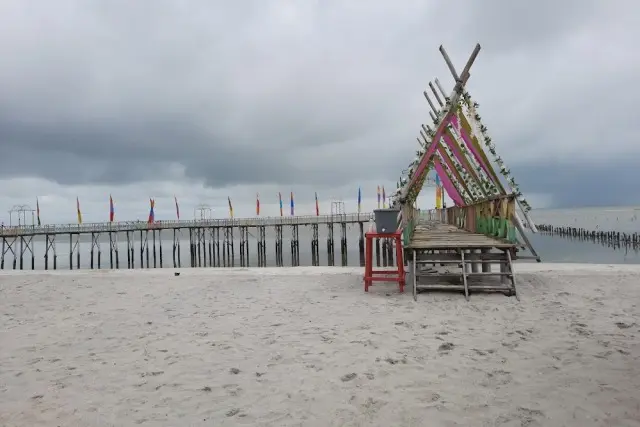Kegiatan Menarik Pantai Cemara Kembar