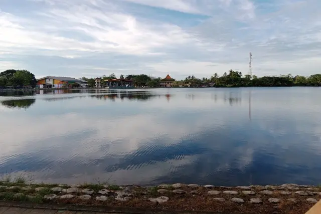 Wisata Alam Danau Raja