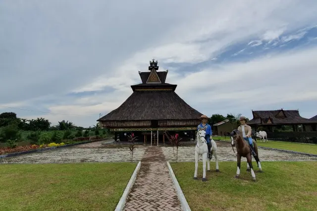 Aktivitas Menarik Rumah Adat Karo Garista