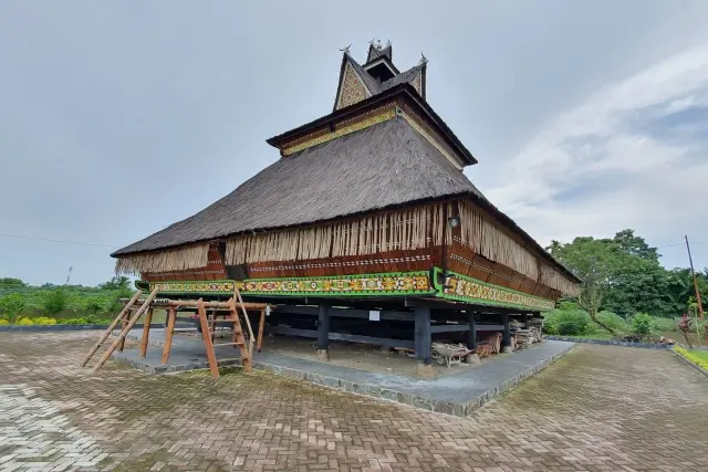 Daya Tarik Rumah Adat Karo Garista