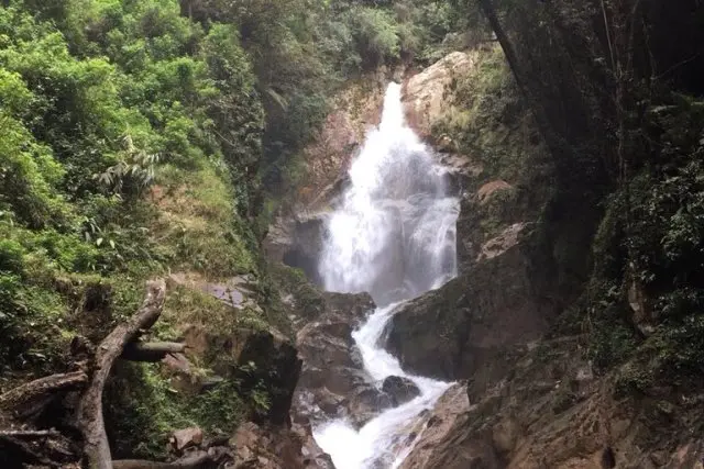 Fasilitas Air Terjun Simempar