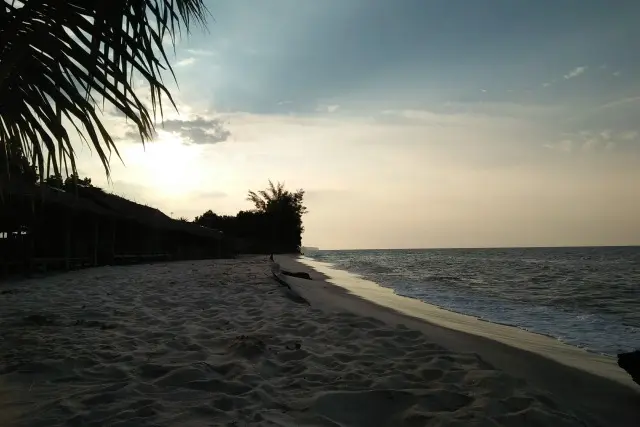 Fasilitas Pantai Sialang Buah