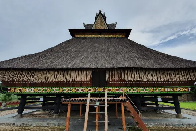 Fasilitas Rumah Adat Karo Garista