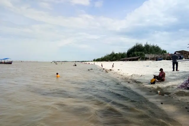 Kegiatan Seru Pantai Sialang Buah