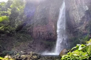 Daya Tarik Air Terjun Saringgana