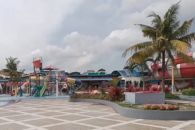 Fasilitas Martoba Water Park