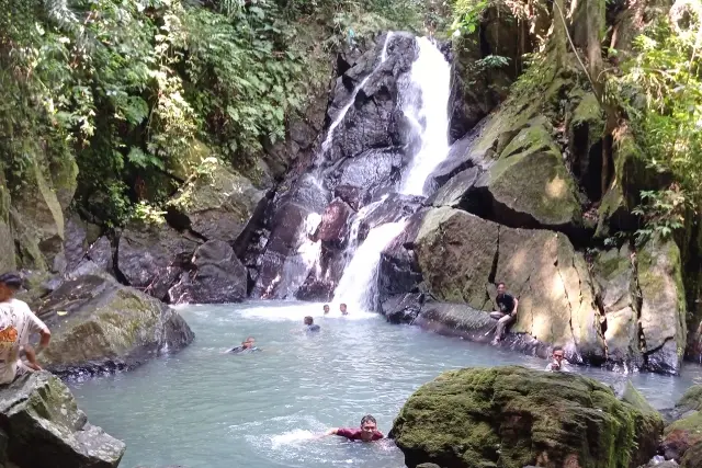 Kegiatan Seru Air Terjun Pria Laot