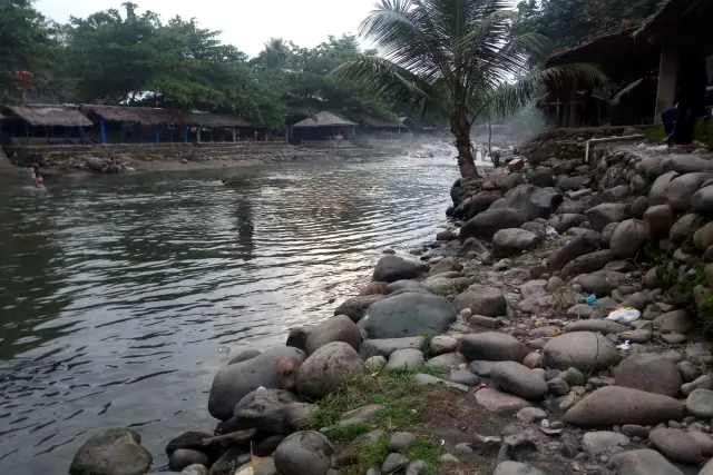 Kegiatan Seru Pemandian Alam Sibiru-biru