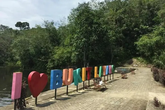 Alamat Danau Bukit Layang