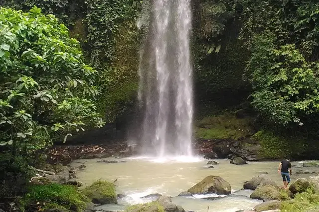 Kegiatan Air Terjun Sampuran