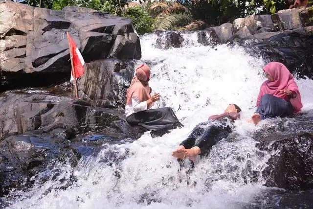 Daya Tarik Air Terjun Muaro Meredam