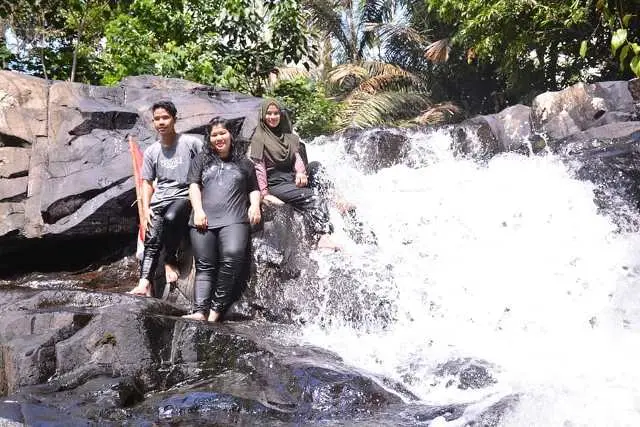 Fasilitas Air Terjun Muaro Meredam