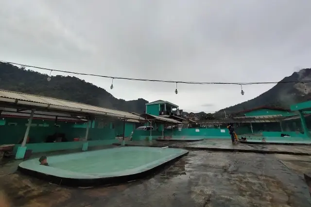 Pemandian Air Hangat Lau Debuk-debuk