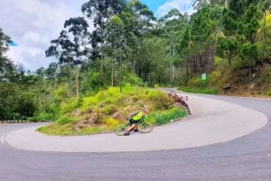 Sitinjau Lauik, Tanjakan Menantang Dengan Pemandangan Memukau