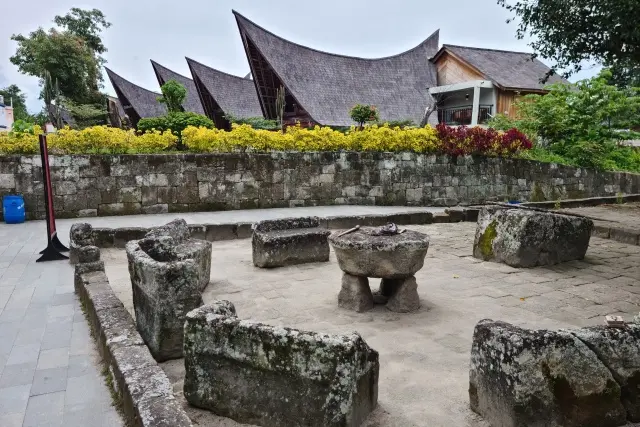 Fasilitas Huta Siallagan