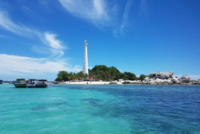 Intip Keindahan Alam Pulau Burung di Belitung