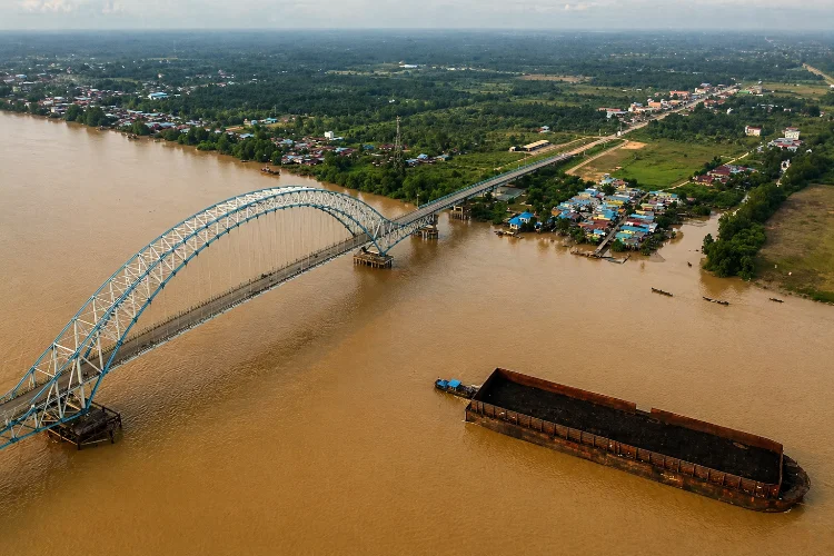 Jalur Aliran Sungai Batanghari: Dari Hulu hingga Hilir yang Penuh Cerita