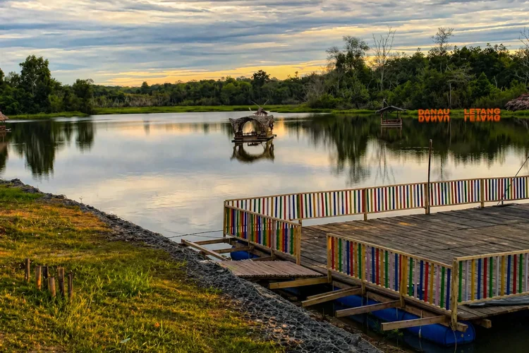 Keindahan Danau Lentang Jaya