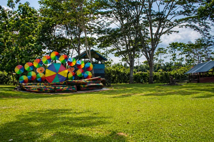 Keindahan Taman 1000 Payung