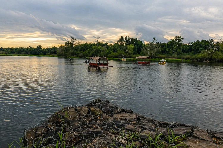 Pesona Danau Letang