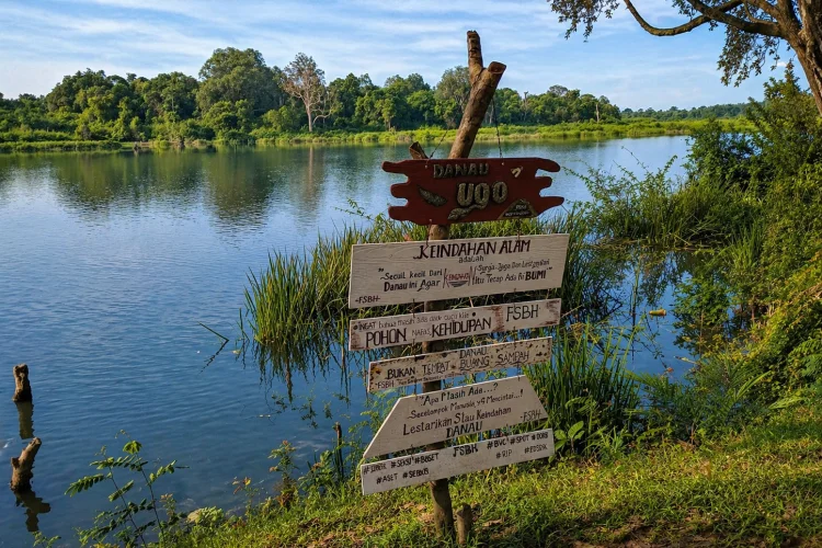 Pesona Danau Ugo